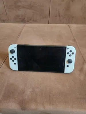 السلام عليكم نينتندو سويتش للبيع ما يولعش شن عائلته الله اعلم للبيع زي ما هو اعلى سعر بايع المكان طر