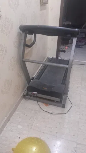 سير مستعمل يشيل وزن زين اشكل في صوره من تلفوني لاكن مافيه شي