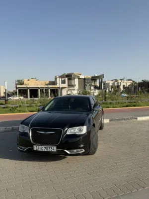 سلام عليكم  سيارة نوع كرايسلر 300 c مديل 2017معلاية 2023
