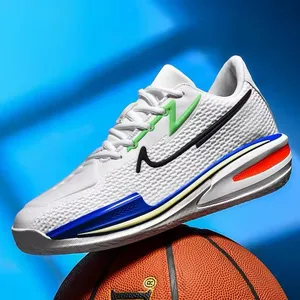Sport Shoes . Nike . 390