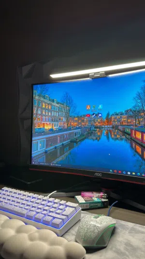 شاشه للببع نضيفه و جديده