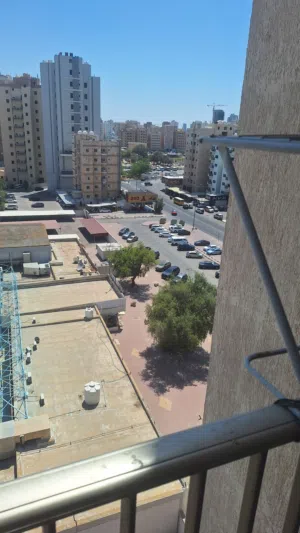 مطلوب شخص غير مدخن وعلى خلق لمشاركه سكن لمده شهر
