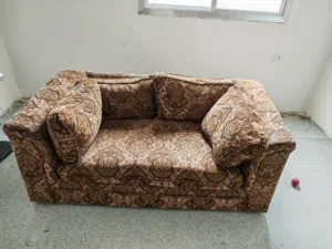 للبيع كنب مستعمل (قطعة واحدة) بحالة نظيفة