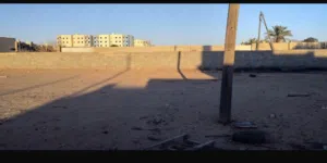 ارض للإيجار على طريق فرعية في تاجوراء خلف المرور صمافرو الضواحي تمشي سكن او هناقر