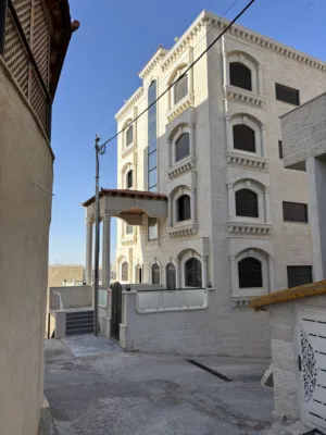 شقة طابق اول او ثاني او ثالث في طبربور قرب جامعة العلوم الإسلامية ومدارس قمرة
