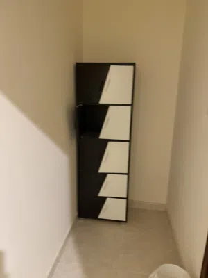 ادراج ابيض واسود