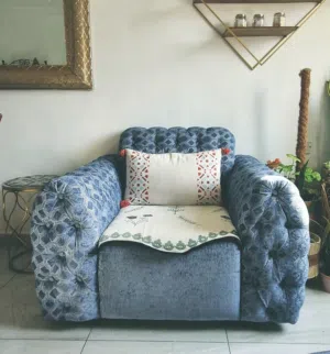 single sofa for living room or bed room very clean and material is very good not damaged not dirty