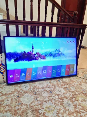 SMART LG TV 55 inch good condition تلفزيون ال جي ف حاله جيده