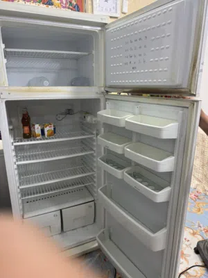 ثلاجة اندست إيطالي ممتازة ونظيفة