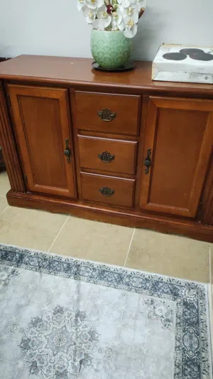 للبيع خزانه بحالة جيدا
