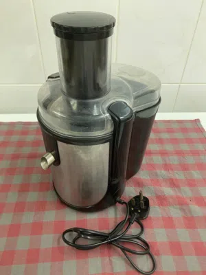 Ikon 700W Centrifugal Juicer (IK89) – Excellent Condition