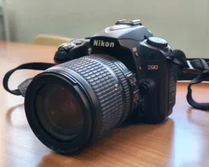 Nikon 90 D للبيع بسعر حرق الكاميره وكاله بكل معنى لكلمه مع عدسه 18-105  vr عدسه شامله معها شاحنها ال