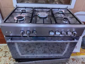 للبيع: طباخ غاز (فرن) مستعمل بحالة جيدة