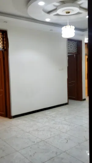 يوجد 3 غرف سراميك لكس نظام vip vip فخااامه للاجار وصاله وسيعه ( ش الرباط-- هايل عماره جديد اول ساكن