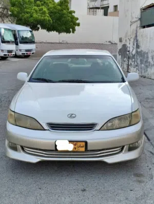 2001 Lexus ES 300 Sedan with Sunroof and Bluetooth - Excellent Condition