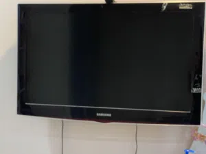 تلفزيون سامسونق شغال مافيه مشاكل السعر18