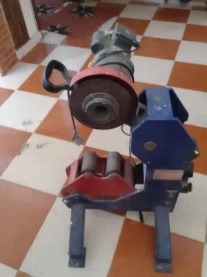 مكينه قص أنابيب