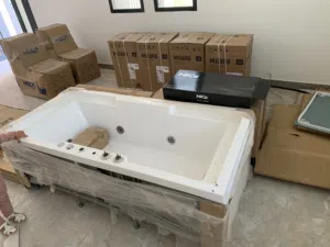 حوض استحمام جاكوزي جديد غير مستخدم مع كامل ملحقاته مع مضخة مياه