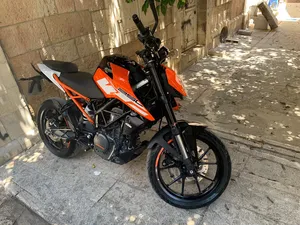 مطور ktm 250 duke 2017  ماشي 14 الف  مكسور عليه ترخيص