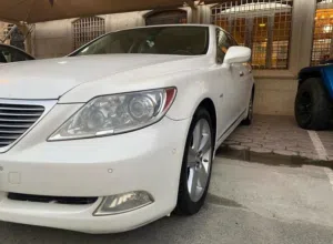 Used Lexus LS in Farwaniya
