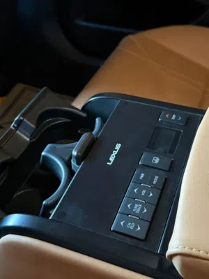 لكزس  ES 350 بلاتينيوم  وكالة ساس SAS  موديل 2024 عداد المسافة 49000  مغلفة PPF   يتوفر بيع او مراوس