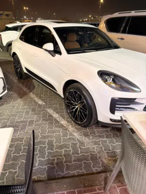 Porsche Macan 2019 4 cylinder accident-free white
