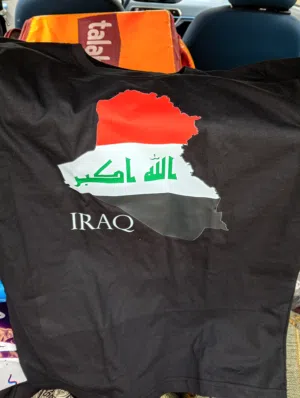 بلوزة مطبوع عليها علم العراق جديدة