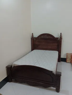 سرير نوم بحجم متوسط (نفر ونصف)