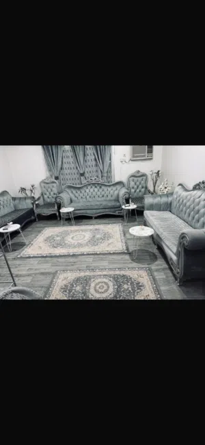 كنب لون رصاصي  فقط بدون  الفرشات  والطاولات
