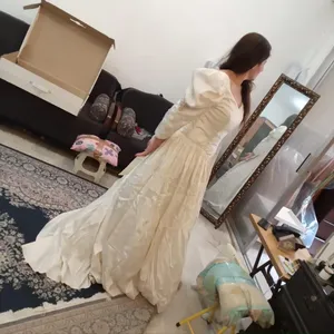 British فستان زفاف قماشه كوبونيه حرير 100 % قماش بريطاني فاخر تم تصميمه وخياطته على يد مصمم