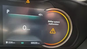 قطع وفحص وصيانة جميع أنواع السيارات أمام المنزل