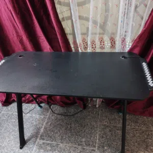ميز ألعاب تشتغل ضويات