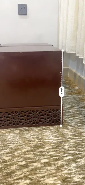 طاولة مجلس نظيفه ومعاها 6 خدمة