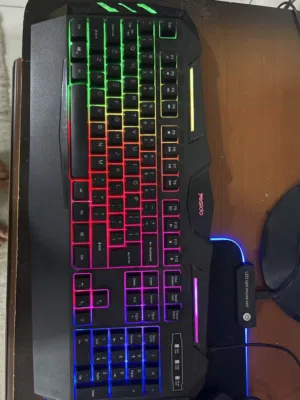 كيبورد جيمنج gaming keyboard من نوع yesido كيبورد استعمال خفيف لا يوجد اي مشاكل فيه مع الكارتون