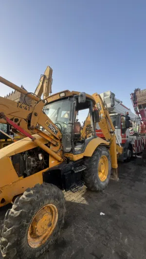 للبيع معدة JCB3CX Backhoe Loader مديل 2003 بحالة ممتازة فنية قوية وجاهزة للعمل سيرفس كامل لديك الوصف