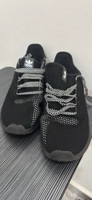Adidas size 42 اديداس اصلي