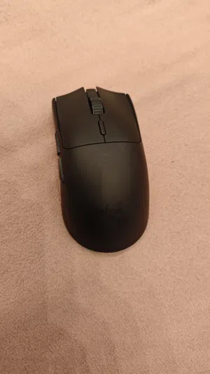 السلام عليكم، للبيع ماوس الألعاب اللاسلكي Razer Viper V3 Hyperspeed غني عن التعريف