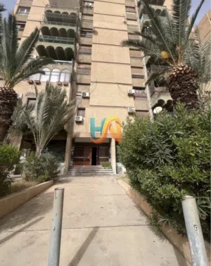 شقة سكنية للإيجار مقابل الجزيرة عمارات الاستثمار مفروشة الحجم الكبير