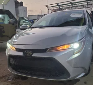 تم تخفيض تويوتا كورولا 2021 دقة خفيفه جدا البودي صبغ وكالة ما عدى الصدام الأمامي فقط.واااارد امريكي