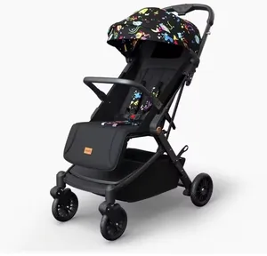 "عربة الأطفال المثالية للسفر والتنقل!  تصميم مدمج وخفيف الوزن يجعلها الخيار الأمثل للرحلات الجوية،