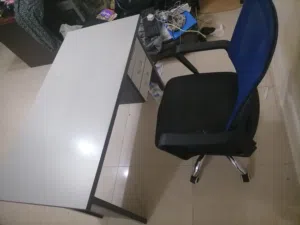 مكتب+كرسي متحرك