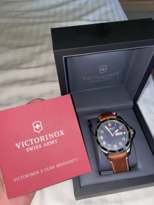 ساعة swiss army victorinox سويسرية لون بني اصلية