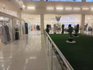 مكاتب ومحلات للايجار السنوي داخل مول تميز في منطقة البوطينة الشارقة
