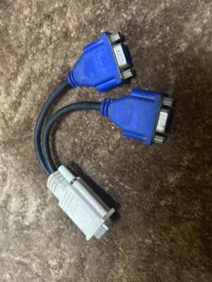 من 1DVI ل 2VGA