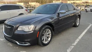Used Chrysler 300 in Sharjah