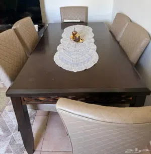 البيع المستعجل طاولة 6 كراسي نظيفة