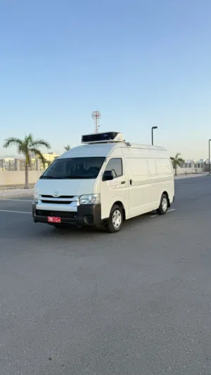 Toyota hiace 2023 hi roof