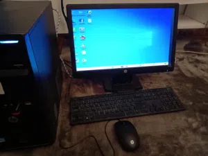 طابعه وكمبيوتر