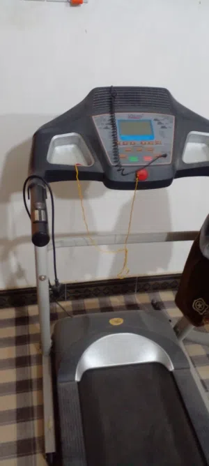 جهاز الجري الرياضي متوفر للبيع