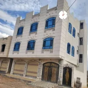 عماره للبيع لموقع في حزيز الجهه الغربي مكان مرغوب وكل الخدمات متوفره مشطبه جاهزه قريبه للخط وسوق